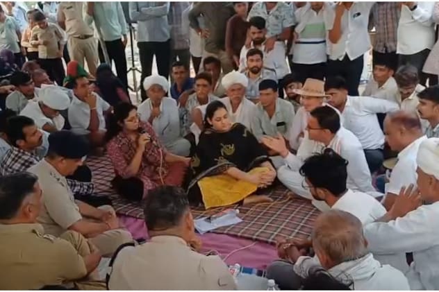 चौहाटन में प्रदर्शन करते वन्यजीव प्रेमी. चौहाटन में प्रदर्शन करते वन्यजीव प्रेमी.