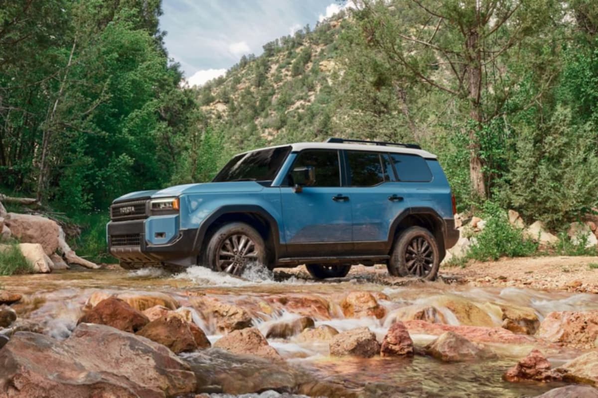2025 Toyota Land Cruiser Prado exterior