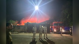 Bhopal Fire: भोपाल के एक कार्टन फैक्ट्री में लगी भीषण आग, फायर ब्रिगेड कर रही काबू पाने की कोशिश