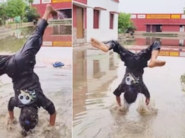 कीचड़ भरे पानी में छोटी बच्ची ने मारे जबरदस्त Back Flips, खतरनाक स्टंट देख चौंक गए लोग, बोले- बेटा खुद को खतरे में मत डालो कीचड़ भरे पानी में छोटी बच्ची ने मारे जबरदस्त Back Flips, खतरनाक स्टंट देख चौंक गए लोग, बोले- बेटा खुद को खतरे में मत डालो