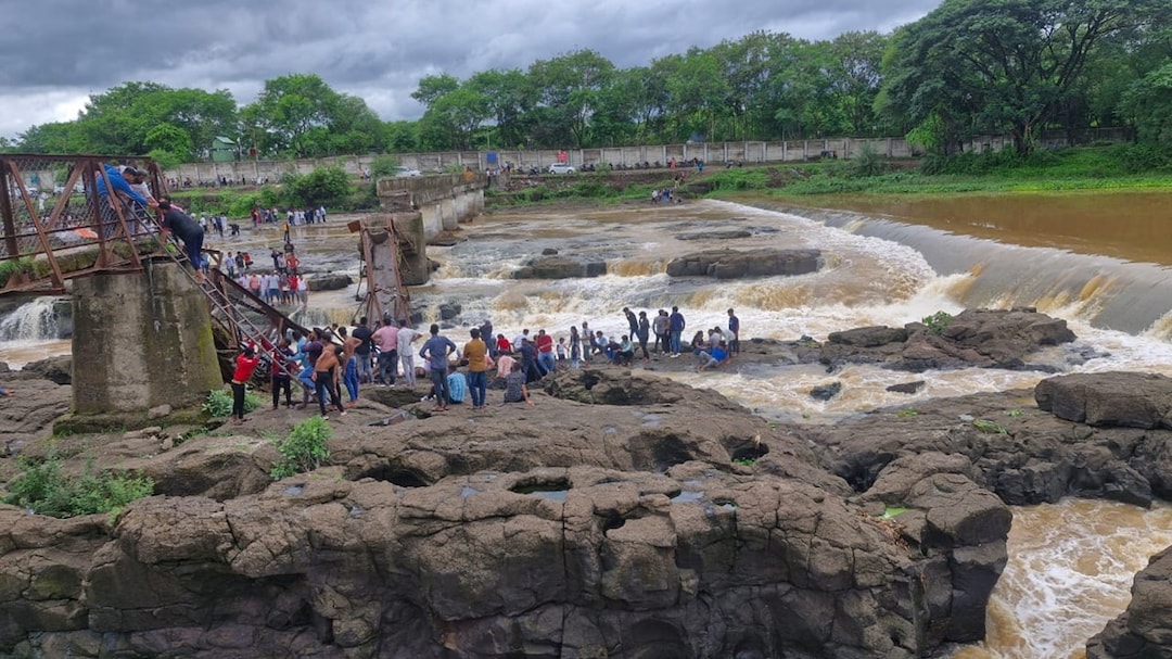 Pune Bridge Collapse Highlights:  Rs 5 Lakh Aid For Families Of Those Killed In Bridge Collapse Near Pune