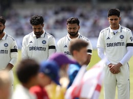 India, England Stars Wear Black Armbands, Observe One-Minute Silence In 1st Test. Reason... India, England Stars Wear Black Armbands, Observe One-Minute Silence In 1st Test. Reason...