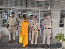 Wife Kills Husband: मामूली बात पर पति पर महिला ने लोहे की कलछी से किया वार, मौके पर हुई मौत Wife Kills Husband: मामूली बात पर पति पर महिला ने लोहे की कलछी से किया वार, मौके पर हुई मौत