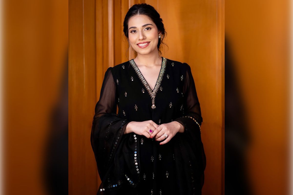 Laugh Out Loud with Saloni Gaur's Take on Desi Moms vs. ACs