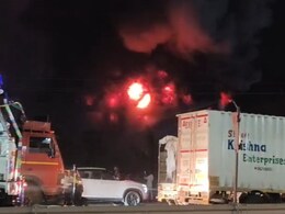 Vasai News : आग पाहण्यासाठी रस्त्यावर गेला अन् जागीच मृत्यू; मुंबई अहमदाबाद महामार्गावरील धक्कादायक घटना