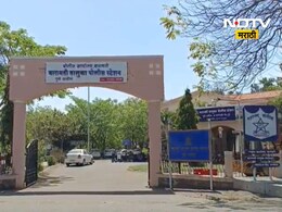 Baramati Crime: एवढी हिंमत होतेच कशी? स्टंटबाजी करताना अडवलं, थेट पोलिसाच्या अंगावर गाडी घातली Baramati Crime: एवढी हिंमत होतेच कशी? स्टंटबाजी करताना अडवलं, थेट पोलिसाच्या अंगावर गाडी घातली