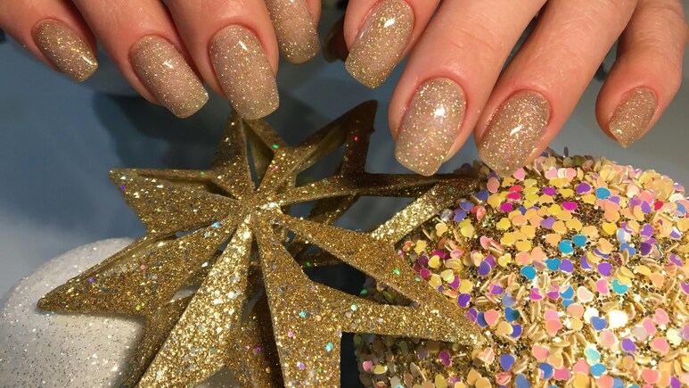Glitter nail polish नेल्स को देगी नया लुक, बार-बार पूछेंगे लोग- कहां से ली Glitter nail polish नेल्स को देगी नया लुक, बार-बार पूछेंगे लोग- कहां से ली