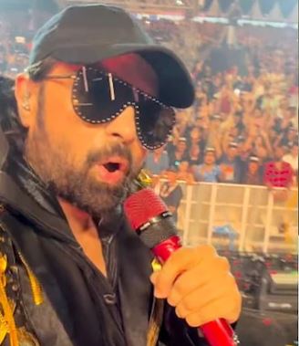 Amid <i>Hera Pheri 3</i> Row, Himesh Reshammiya's Shout Out To Paresh Rawal During Mumbai Concert: "He Was Fantastic"