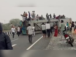 अजमेर: नेशनल हाईवे-8 पर भीषण सड़क हादसा, टैंकर से टक्कर के बाद पलटी बस; कई घायल