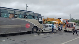 Road Accident: डीडवाना के हाइवे पर स्लीपर बस और दो कारों की जबरदस्त टक्कर , चार की मौत; दो गंभीर घायल