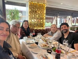 Shabana Azmi, Javed Akhtar's Family Time With Farhan-Shibani And Honey Irani