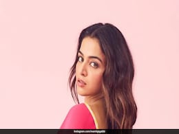 Wamiqa Gabbi Serves Floral Drama Woven Into A Bright Chiffon Pink <i>Saree</i> Wamiqa Gabbi Serves Floral Drama Woven Into A Bright Chiffon Pink <i>Saree</i>