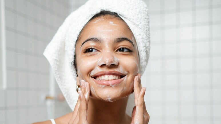 गर्मियों में आपकी Skin को Glowing बनाएंगे ये Best Face Wash, ऑयल और सन टैन को कहेंगे Bye-Bye गर्मियों में आपकी Skin को Glowing बनाएंगे ये Best Face Wash, ऑयल और सन टैन को कहेंगे Bye-Bye