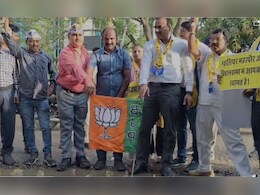 जहां गड्ढा-वहां BJP का झंडा... सड़कों पर गड्ढों के खिलाफ AAP ने शुरू किया आंदोलन  जहां गड्ढा-वहां BJP का झंडा... सड़कों पर गड्ढों के खिलाफ AAP ने शुरू किया आंदोलन