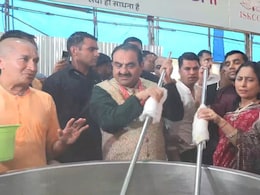 परिवार संग भगवान जगन्नाथ के दर पहुंचे गौतम अदाणी, पुरी में रथ दर्शन के बाद बनाया प्रसाद; श्रद्धालुओं में किया वितरण परिवार संग भगवान जगन्नाथ के दर पहुंचे गौतम अदाणी, पुरी में रथ दर्शन के बाद बनाया प्रसाद; श्रद्धालुओं में किया वितरण