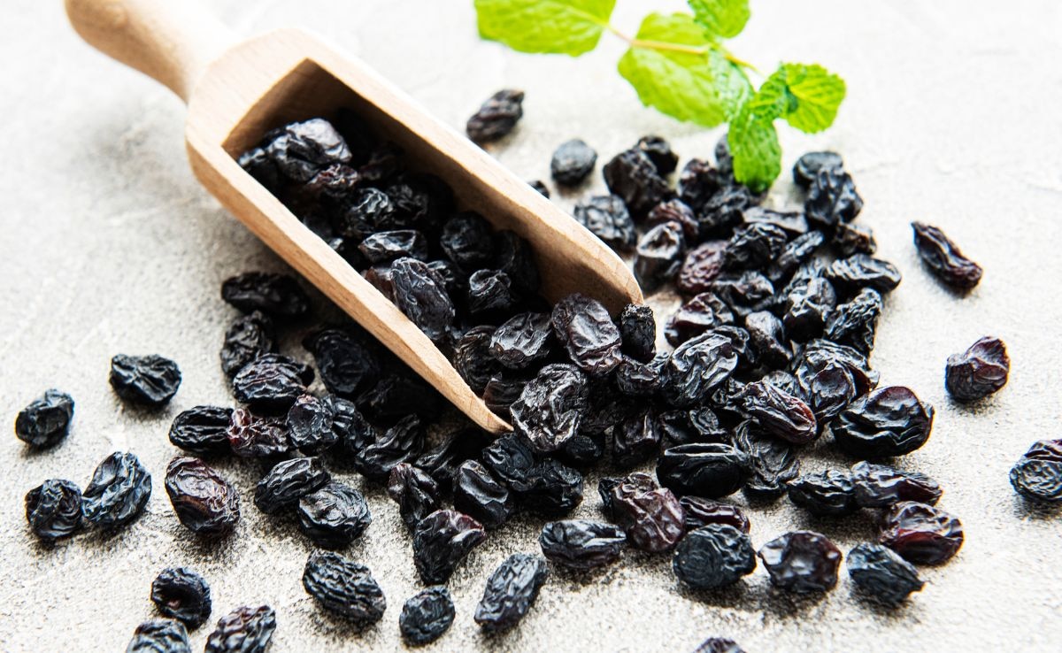 रोजाना 8 काली किशमिश खा लें और फिर जो होगा आपने सोचा भी नहीं होगा