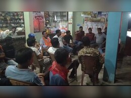 शराब नहीं मिली तो आलमारी का लॉक खोलकर डेढ़ लाख रुपए ले गए अफसर, ग्रामीण ने लगाए गंभीर आरोप 