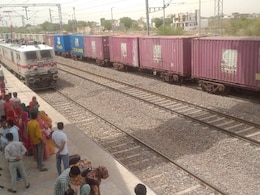 Train Ticket booking: जालोर से दक्षिण भारत जाने वाली ट्रेनें 'हाउसफुल', कन्फर्म टिकट न मिलने से प्रवासी फंसे Train Ticket booking: जालोर से दक्षिण भारत जाने वाली ट्रेनें 'हाउसफुल', कन्फर्म टिकट न मिलने से प्रवासी फंसे