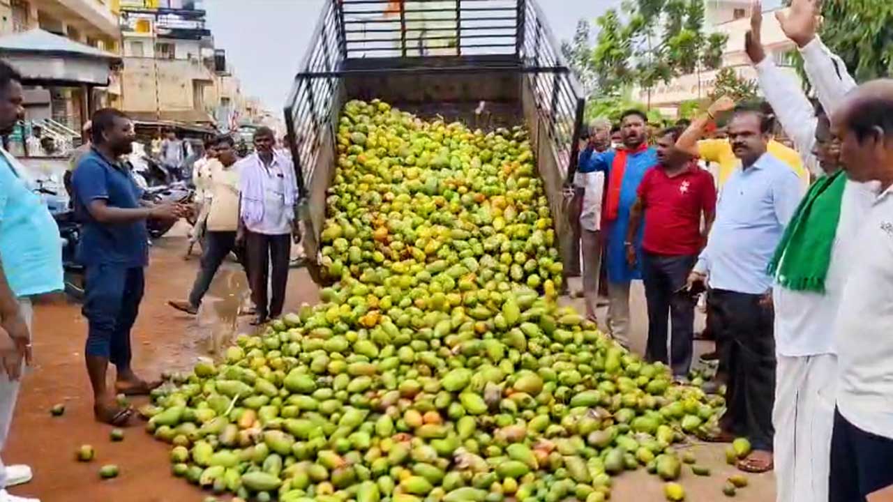 Mango Politics In South: Karnataka Asks Andhra To Revoke 'Totapuri' Ban