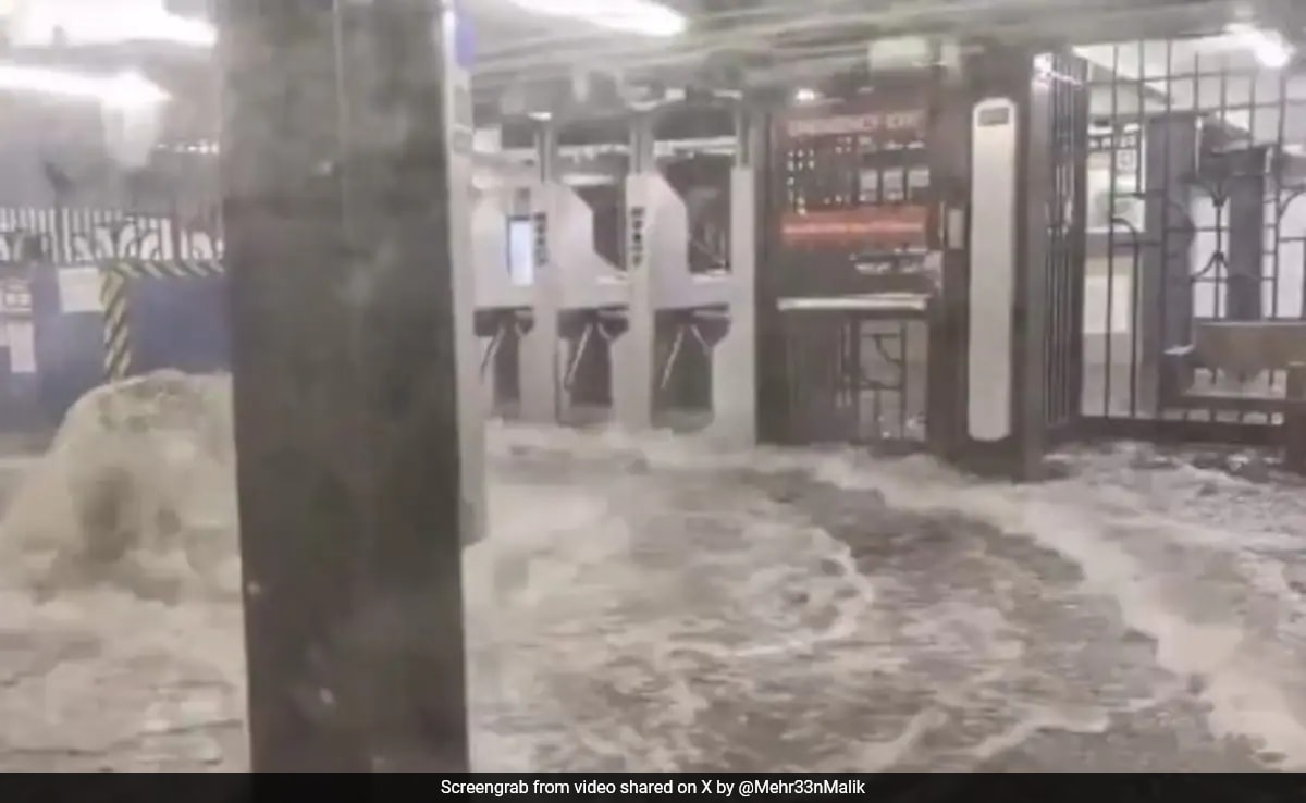 Ню Йорк Силен дъжд издути части от Североизточната част на