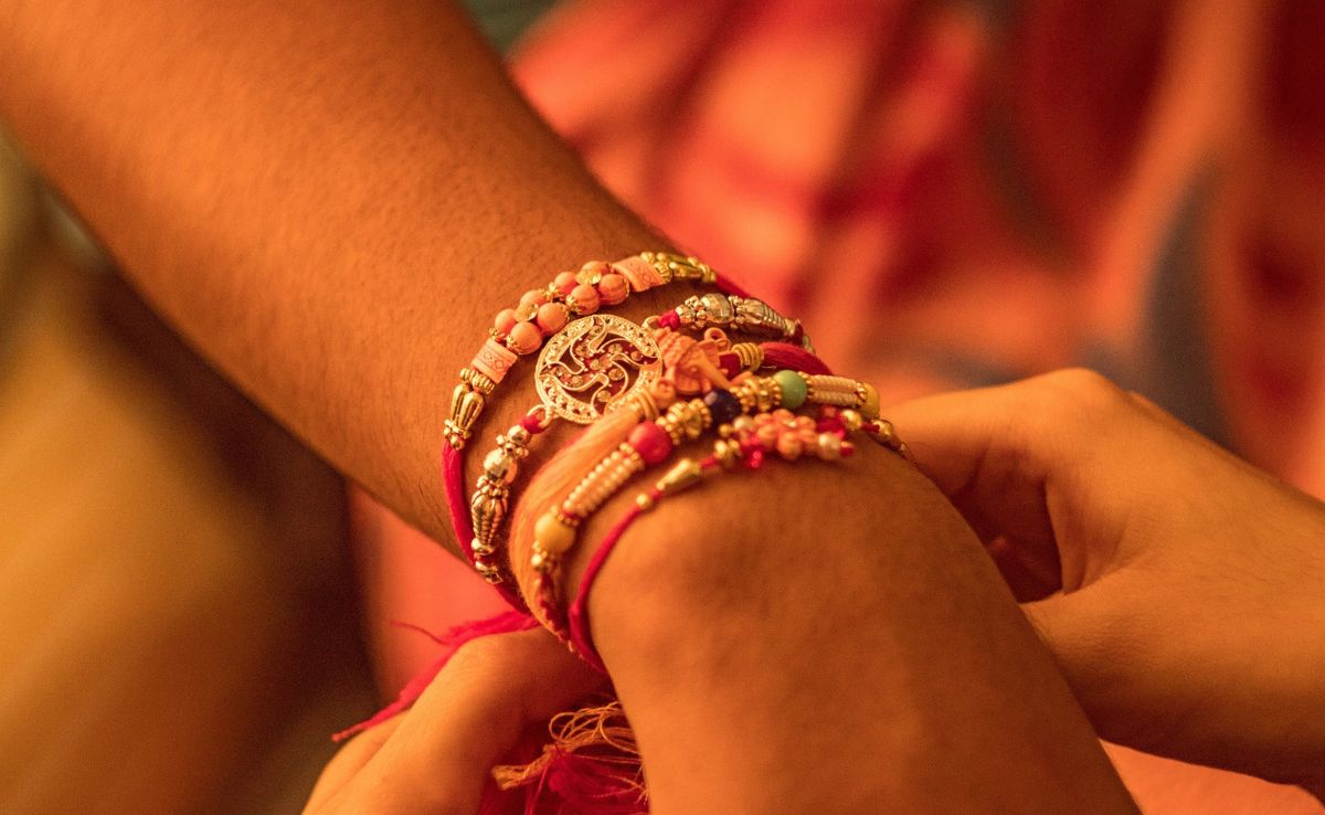 Rakhi 2025: रक्षाबंधन पर पूजा की थाली में जरूर रखें ये चीजें, मिलते हैं शुभ फल Rakhi 2025: रक्षाबंधन पर पूजा की थाली में जरूर रखें ये चीजें, मिलते हैं शुभ फल