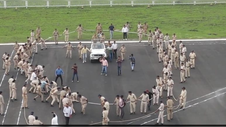 महाकाल की दूसरी सवारी में जबरन नहीं घुस पाएंगे दर्शनार्थी, उज्जैन पुलिस ने की बड़ी तैयारी महाकाल की दूसरी सवारी में जबरन नहीं घुस पाएंगे दर्शनार्थी, उज्जैन पुलिस ने की बड़ी तैयारी