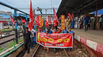 Bharat Bandh: Groom Stuck As Protesters Block Route In Bhubaneswar