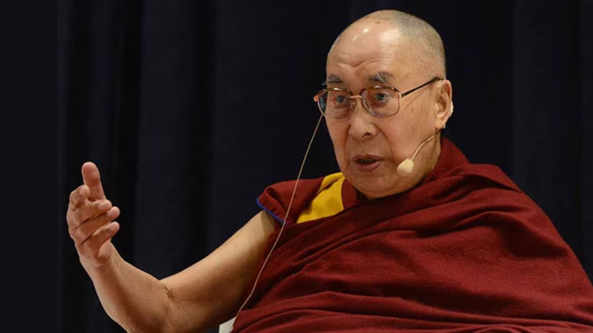 दलाई लामा ने जेफरी एपस्टीन से संबंध वाली खबरों पर तोड़ी चुप्&zwj;पी, जानें क्&zwj;या कहा?
