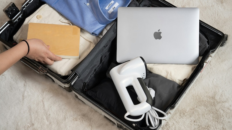 Worried About Your Phone And Laptop While Travelling? 5 Tips To Pack Them Right Worried About Your Phone And Laptop While Travelling? 5 Tips To Pack Them Right