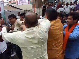 दे दनादन...कांग्रेस ऑफिस में जमकर मारपीट, कार्यकर्ता  हुए लहूलुहान; पूर्व MLC अजय सिंह भी घायल