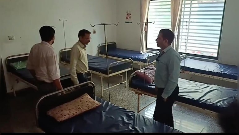 Rajasthan: दो कमरों में 9 बेड लगाकर चला रहे थे क्लीनिक, स्वास्थ्य विभाग ने किया सील Rajasthan: दो कमरों में 9 बेड लगाकर चला रहे थे क्लीनिक, स्वास्थ्य विभाग ने किया सील