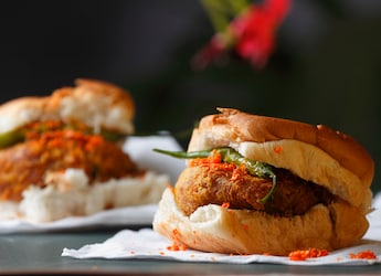 Eat Like a Mumbaikar: 10 Essential Maharashtrian Street Foods You Can't Skip