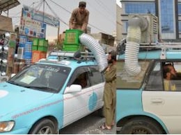 गर्मी से बचने के लिए अफगानिस्तान के टैक्सी ड्राइवरों ने किया तगड़ा जुगाड़, AC की जगह गाड़ी में लगाते हैं अनोखा कूलिंग सिस्टम गर्मी से बचने के लिए अफगानिस्तान के टैक्सी ड्राइवरों ने किया तगड़ा जुगाड़, AC की जगह गाड़ी में लगाते हैं अनोखा कूलिंग सिस्टम