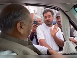 Rajasthan: "अगली बार सीएम बनो तो ब्लैक डिफेंडर में घूमना", समर्थक की मांग पर गहलोत बोले- यह कौनसी गाड़ी? Rajasthan: "अगली बार सीएम बनो तो ब्लैक डिफेंडर में घूमना", समर्थक की मांग पर गहलोत बोले- यह कौनसी गाड़ी?