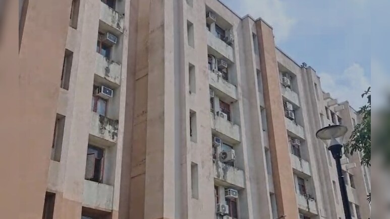 पटना एम्स के हॉस्टल में एमडी के स्टूडेंट का संदिग्ध हालात में मिला शव, पुलिस को आत्महत्या का शक पटना एम्स के हॉस्टल में एमडी के स्टूडेंट का संदिग्ध हालात में मिला शव, पुलिस को आत्महत्या का शक