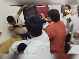 Latur News: 'हे पत्ते कृषीमंत्र्यांना द्या' छावाच्या कार्यकर्त्यांनी पत्ते उधळले,  जोरदार राडा