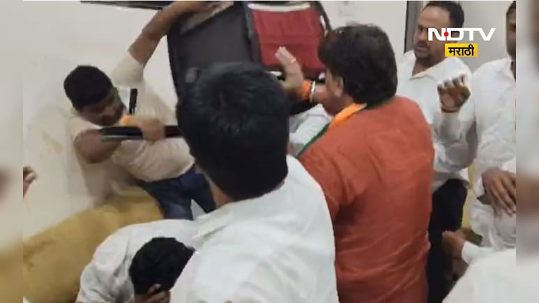 Latur News: 'हे पत्ते कृषीमंत्र्यांना द्या' छावाच्या कार्यकर्त्यांनी पत्ते उधळले,  जोरदार राडा
