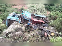 कवर्धा में बड़ा सड़क हादसा, ड्राइवर को आई नींद, 5 लोगों ने गंवाई जान कवर्धा में बड़ा सड़क हादसा, ड्राइवर को आई नींद, 5 लोगों ने गंवाई जान