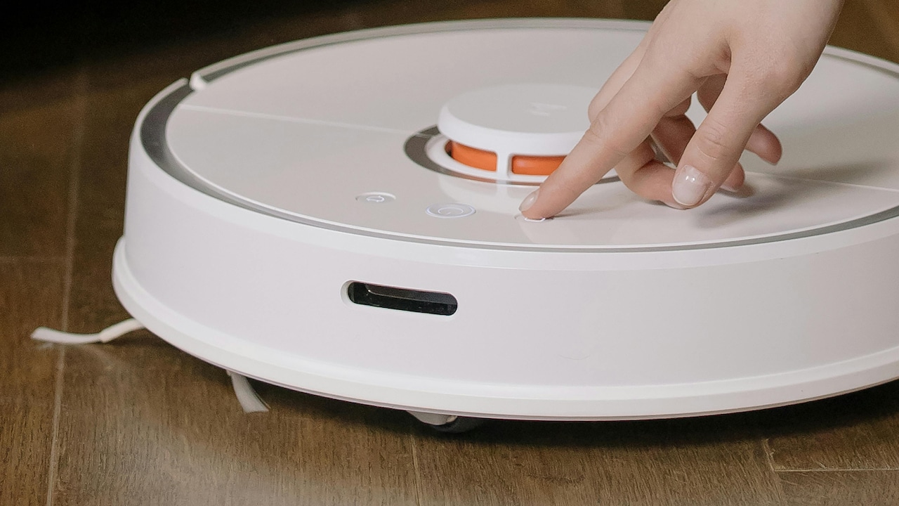 Top Robot Vacuums Under ₹15,000 Available On Amazon 