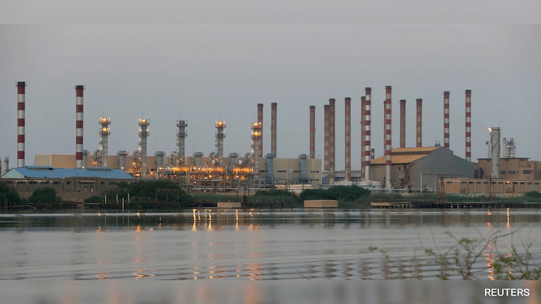 1 Dead After Fire Erupts In Iran's Largest Oil Refinery 1 Dead After Fire Erupts In Iran's Largest Oil Refinery