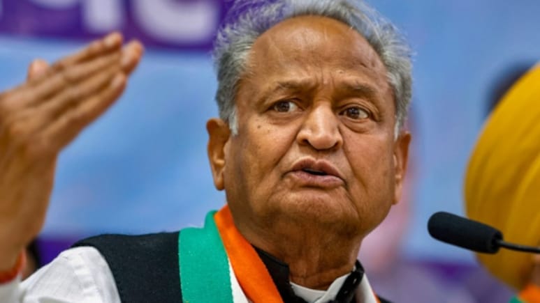 Rajasthan Politics: राजस्थान में पंचायत चुनाव पर सियासत तेज़, गहलोत बोले- सरकार जानबूझकर नहीं करवा रही  इलेक्शन