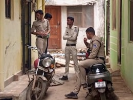 Man Strangles Partner, Her Daughter, Writes Confession On Wall With Lipstick Man Strangles Partner, Her Daughter, Writes Confession On Wall With Lipstick