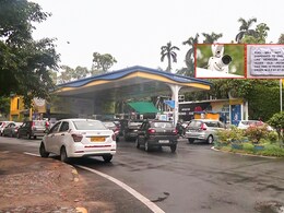 Day 1 Of Delhi's Old Vehicle Fuel Ban: Tech Gaps Exposed, 80 Vehicles Seized Day 1 Of Delhi's Old Vehicle Fuel Ban: Tech Gaps Exposed, 80 Vehicles Seized