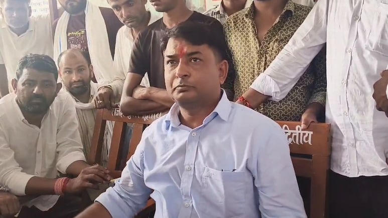 Naresh Meena: "सफेदपोश नेता बंदूक उठाने वाले गुंडों से भी खतरनाक", नरेश मीणा बोले- इनका स्वागत जूतों की माला-थप्पड़ से करें