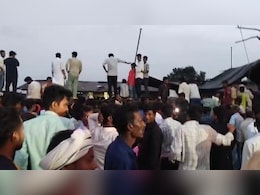 बिहार के किशनगंज में प्रशांत किशोर की सभा में बिरयानी की मची लूट, वीडियो हुआ वायरल बिहार के किशनगंज में प्रशांत किशोर की सभा में बिरयानी की मची लूट, वीडियो हुआ वायरल