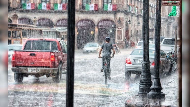Mumbai Rain: मुंबईत मुसळधार! अंधेरी सबवेला नदीचं रुप, लोकलची स्थिती काय? वाचा सर्व अपडेट्स Mumbai Rain: मुंबईत मुसळधार! अंधेरी सबवेला नदीचं रुप, लोकलची स्थिती काय? वाचा सर्व अपडेट्स