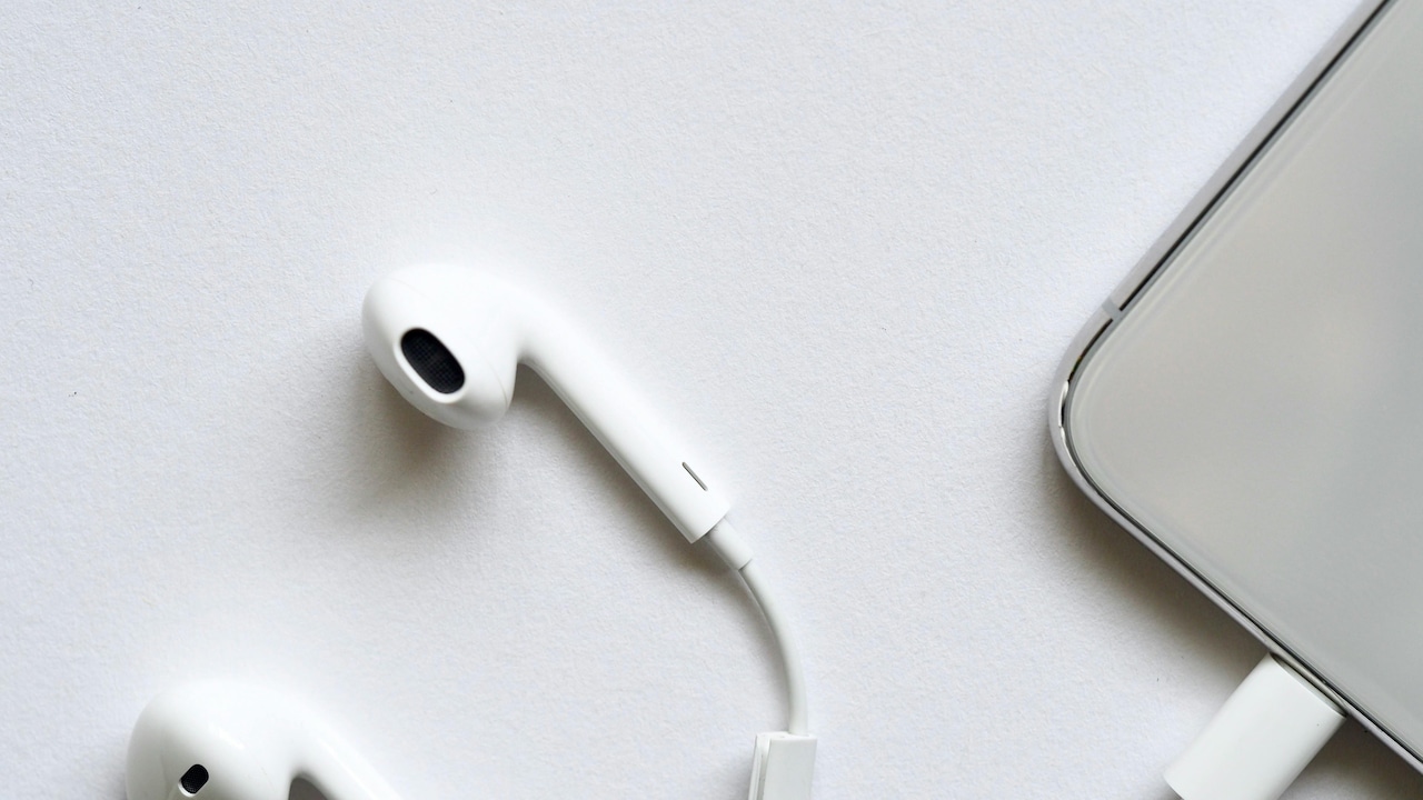 Get Budget Wired Earphones Under ₹1000 At Discounted Price On Flipkart GOAT Sale