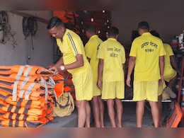 न बीमा, ना मुआवजा... कम संसाधनों में अपनी जान दांव पर लगा दूसरों की बचा रहे जिंदगी, बाढ़ में नगर सेना ऐसे कर रही काम