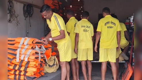 न बीमा, ना मुआवजा... कम संसाधनों में अपनी जान दांव पर लगा दूसरों की बचा रहे जिंदगी, बाढ़ में नगर सेना ऐसे कर रही काम