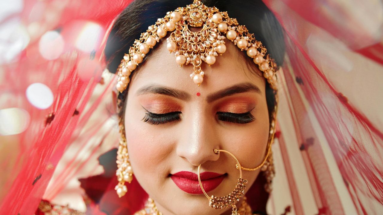 Clean your jewellery after each use to preserve its shine